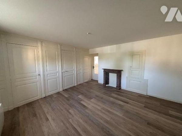 BAZEILLES - REZ-DE-CHAUSSEE- APPARTEMENT DE 2 PIECES.

Idéalement situé en plein coeur du vil...