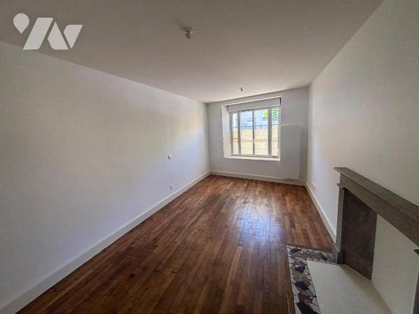BAZEILLES - REZ-DE-CHAUSSEE- APPARTEMENT DE 2 PIECES.

Idéalement situé en plein coeur du vil...