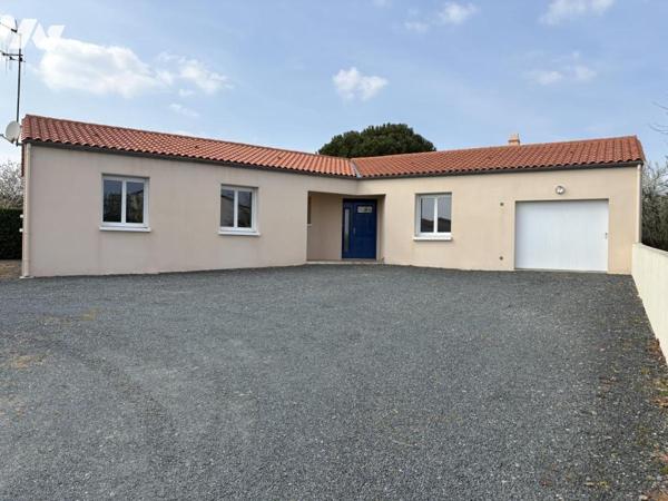 PAVILLON DE PLAIN PIED EN BON ETAT AVEC GRAND GARAGE ET JARDIN