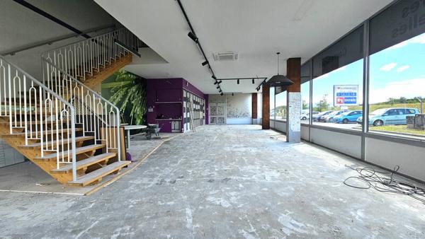 Local commercial  - 240m² sur 2 niveaux - Belley  - ZI de Coron