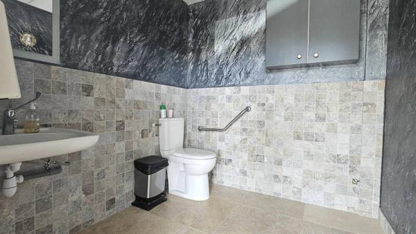 Local commercial  - 240m² sur 2 niveaux - Belley  - ZI de Coron