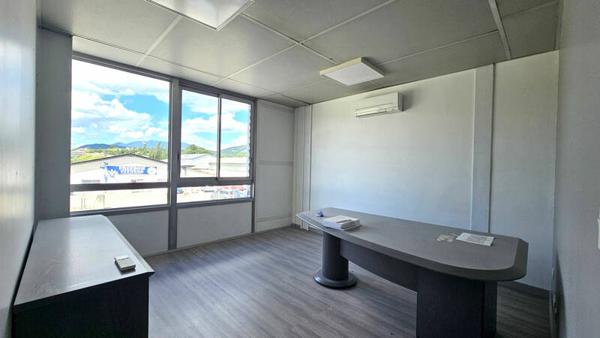 Local commercial  - 240m² sur 2 niveaux - Belley  - ZI de Coron