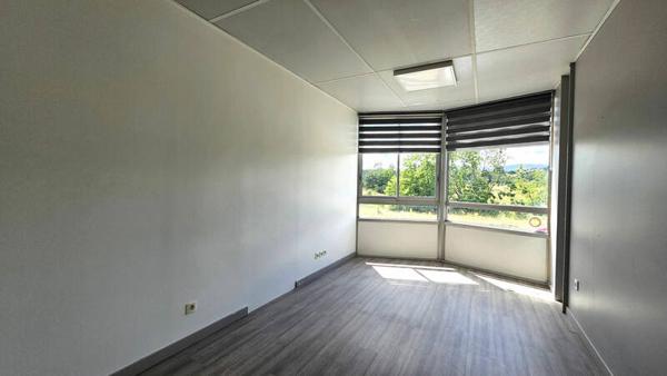 Local commercial  - 240m² sur 2 niveaux - Belley  - ZI de Coron