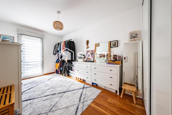 Dijon centre ville, Quartier Jouvence, appartement type 4 de 82 m2 avec terrasse, caves et garage en sous-sol