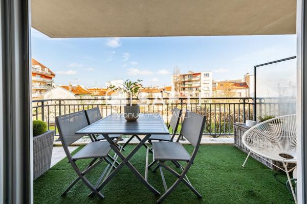 Dijon centre ville, Quartier Jouvence, appartement type 4 de 82 m2 avec terrasse, caves et garage en sous-sol