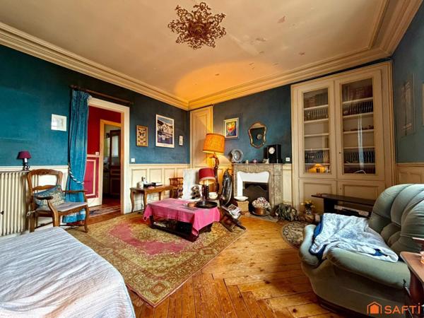 Appartement 2 chambres + greniers.