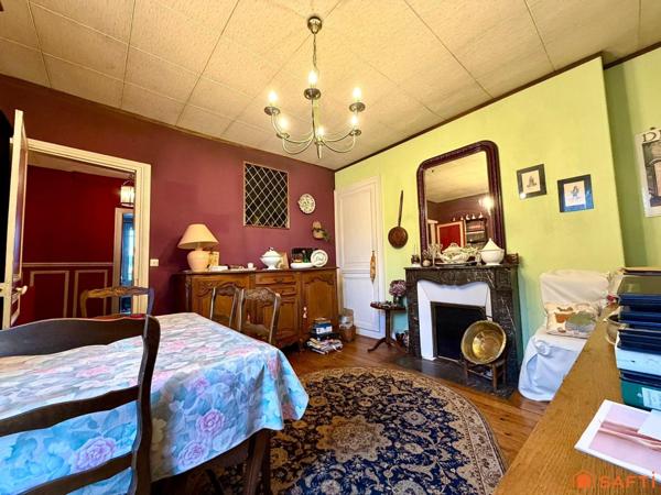 Appartement 2 chambres + greniers.