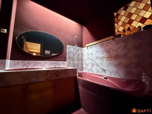 Appartement 2 chambres + greniers.