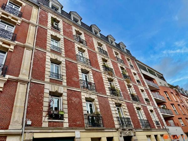 Appartement 2 chambres + greniers.