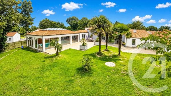 Maison à vendre  14 pièces - 304 m 2   ST HILAIRE DE RIEZ  - 85