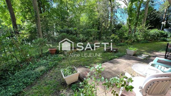 Lumineux appartement en RDC avec jardin privatif 100 m2 et stationnements, proche Loire.