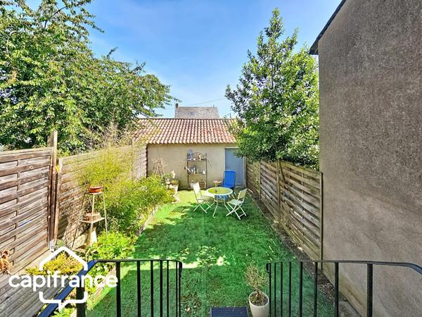 Thouars (79) – Maison de ville 69m² avec 2 chambres, garage et jardin, commerces accessibles à pied