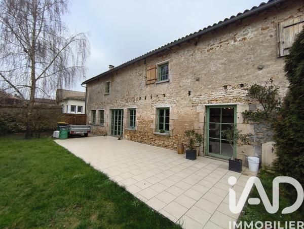 Maison à vendre 10 pièces 260 m² Valence-en-Poitou