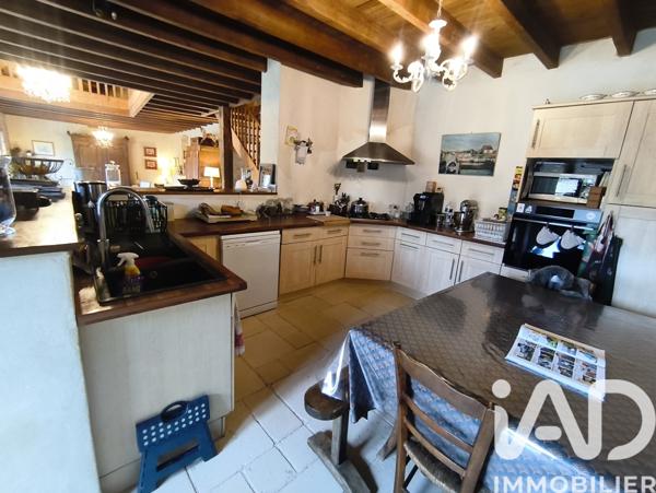 Maison à vendre 10 pièces 260 m² Valence-en-Poitou