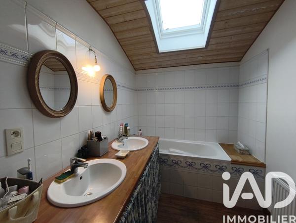 Maison à vendre 10 pièces 260 m² Valence-en-Poitou