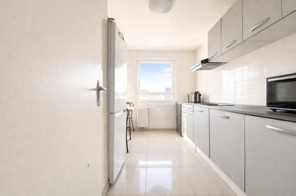 Paris (75018) F3 de 51 m² avec box, cave et vue incroyable –Fort potentiel