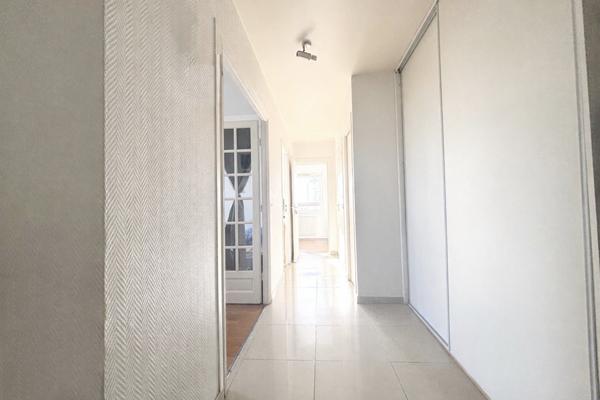 Paris (75018) F3 de 51 m² avec box, cave et vue incroyable –Fort potentiel