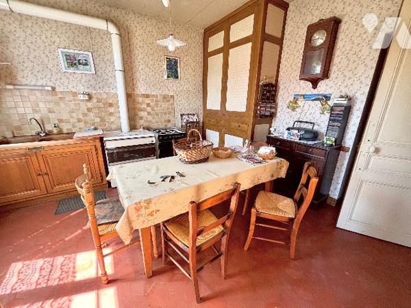 VALLEE DE L’EURE, AU CALME PROCHE CENTRE BOURG
MAISON DES ANNEES 30 - 100m² UTILISABLES SUR 1552m²