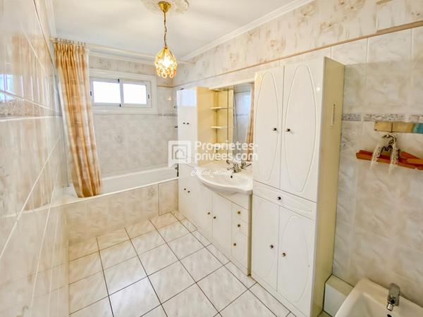 BLANQUEFORT Maison de PLAIN-PIED avec   JARDIN et GARAGE POSSIBILITÉ 3ème CHAMBRE