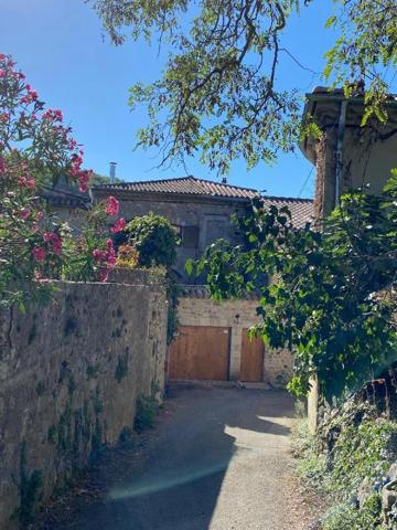 Maison à louer à Saint-Julien-du-Serre (07200)