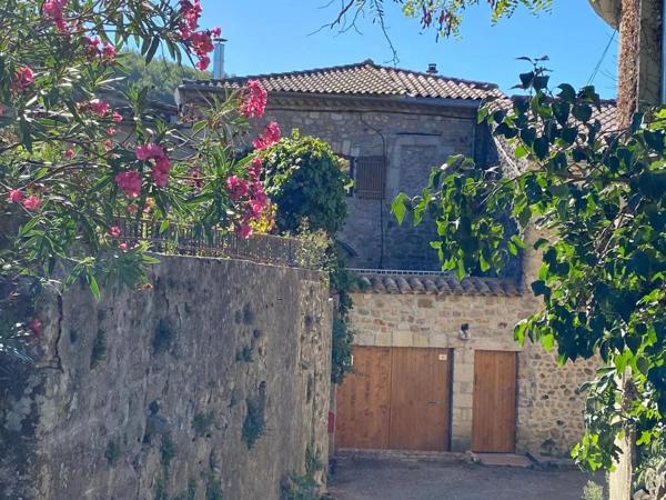 Maison à louer à Saint-Julien-du-Serre (07200)