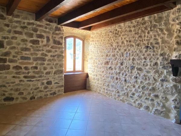 Maison à louer à Saint-Julien-du-Serre (07200)