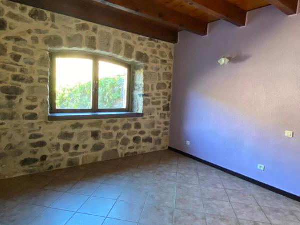 Maison à louer à Saint-Julien-du-Serre (07200)