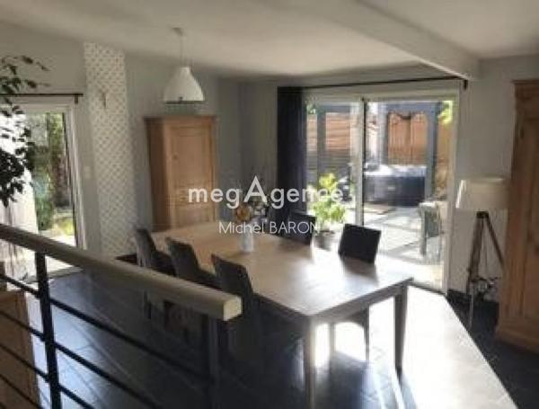 Maison à Château-Gontier-sur-Mayenne, 53200 - 6 pièces 173m²