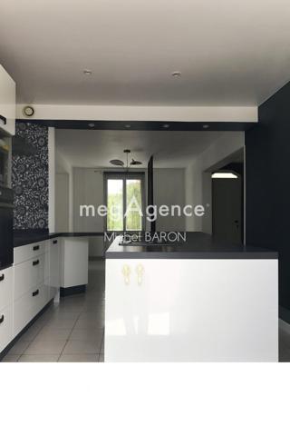 Maison à Château-Gontier-sur-Mayenne, 53200 - 6 pièces 173m²