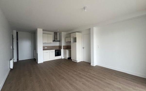 Appartement à louer    3 pièces •  Ploudalmézeau