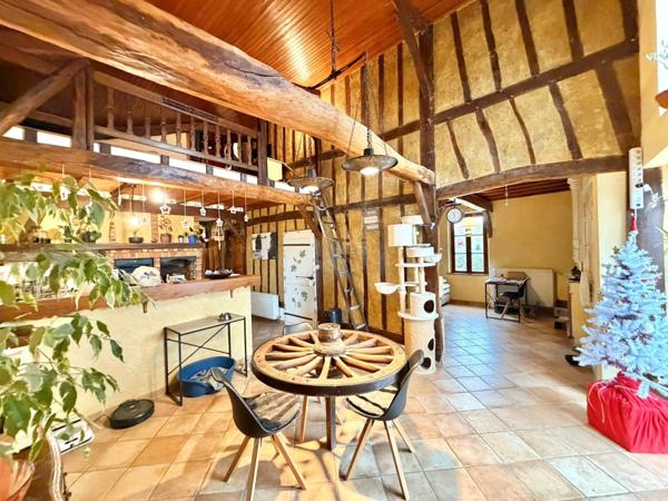 FERME TRADITIONNELLE PIERRE/COLOMBAGE AVEC GRAND TERRAIN CLOS