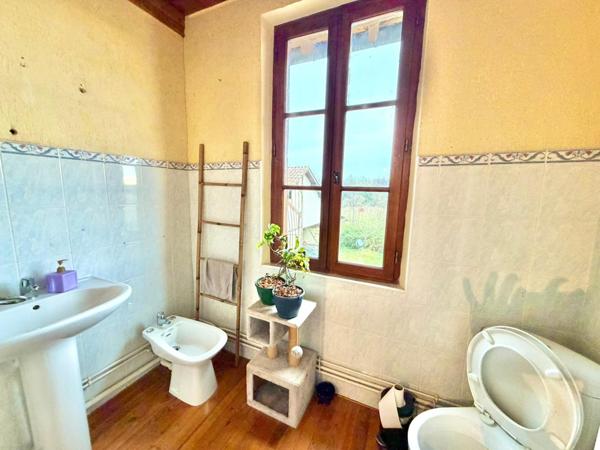 FERME TRADITIONNELLE PIERRE/COLOMBAGE AVEC GRAND TERRAIN CLOS