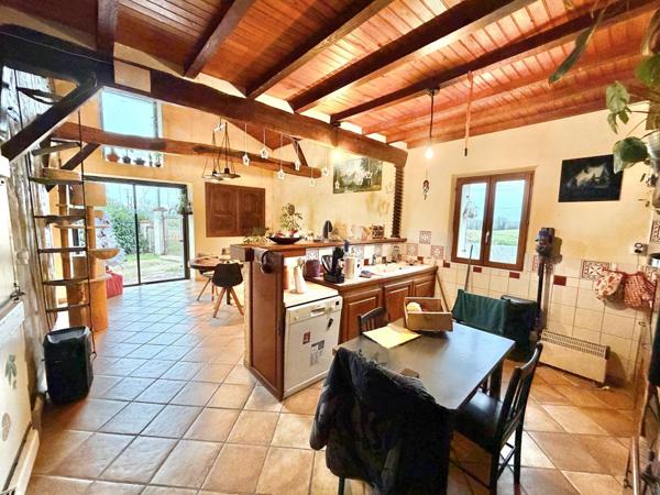 FERME TRADITIONNELLE PIERRE/COLOMBAGE AVEC GRAND TERRAIN CLOS