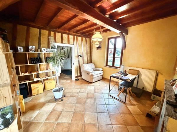 FERME TRADITIONNELLE PIERRE/COLOMBAGE AVEC GRAND TERRAIN CLOS