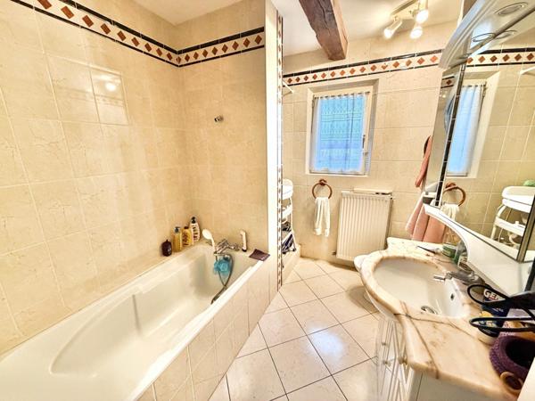 FERME TRADITIONNELLE PIERRE/COLOMBAGE AVEC GRAND TERRAIN CLOS