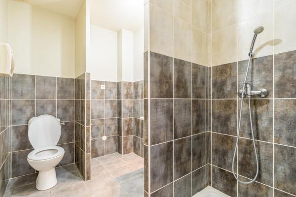 Au cœur de MORESTEL, APPARTEMENT T3 de 61 m² au 1er ét d'une petite  Résidence de 2008 avec Parking