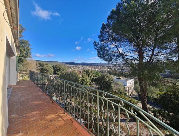 Maison entièrement rénovée avec Vue dégagée et grand terrain