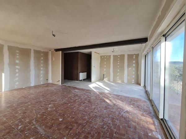 Maison entièrement rénovée avec Vue dégagée et grand terrain