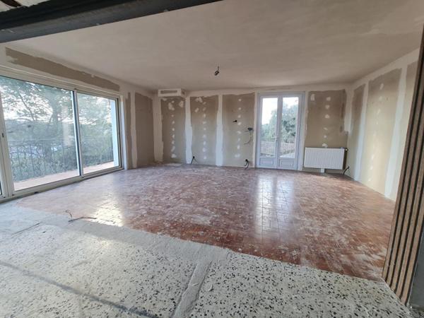 Maison entièrement rénovée avec Vue dégagée et grand terrain