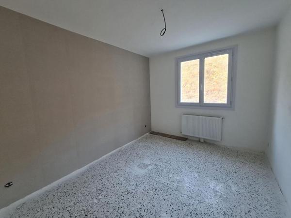 Maison entièrement rénovée avec Vue dégagée et grand terrain