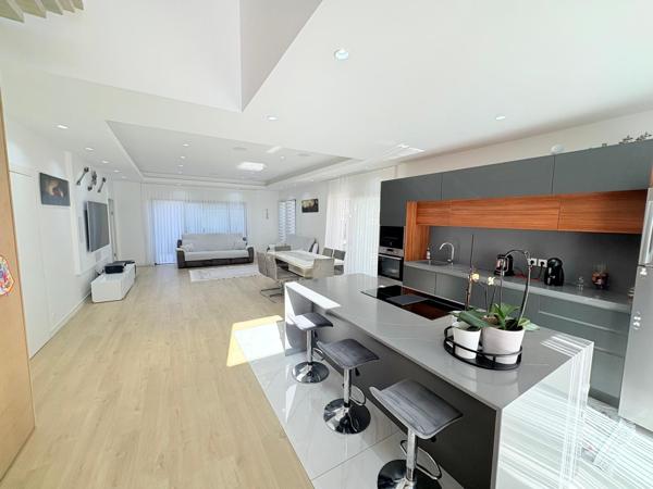 Cabestany (66330) Villa contemporaine de standing type F5 avec piscine et garage