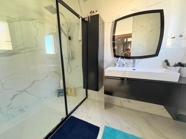 Cabestany (66330) Villa contemporaine de standing type F5 avec piscine et garage