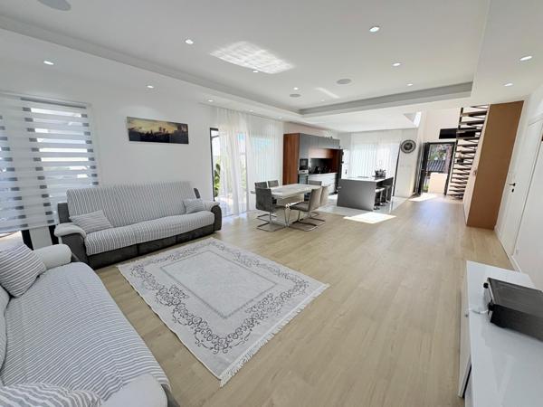 Cabestany (66330) Villa contemporaine de standing type F5 avec piscine et garage