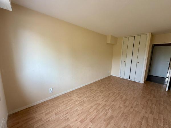 LAVAL – Rive Droite | Résidence Les Charmilles | Appartement T4 de 99 m² avec ascenseur, parking et parc privé