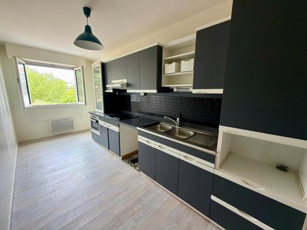 LAVAL – Rive Droite | Résidence Les Charmilles | Appartement T4 de 99 m² avec ascenseur, parking et parc privé