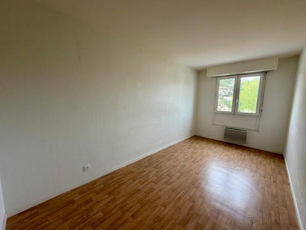 LAVAL – Rive Droite | Résidence Les Charmilles | Appartement T4 de 99 m² avec ascenseur, parking et parc privé