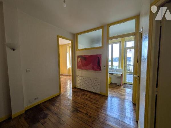 Quimperlé centre, proche de toutes commodités, appartement de charme actuellement agencé en cab...