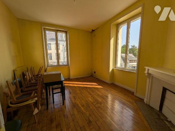 Quimperlé centre, proche de toutes commodités, appartement de charme actuellement agencé en cab...