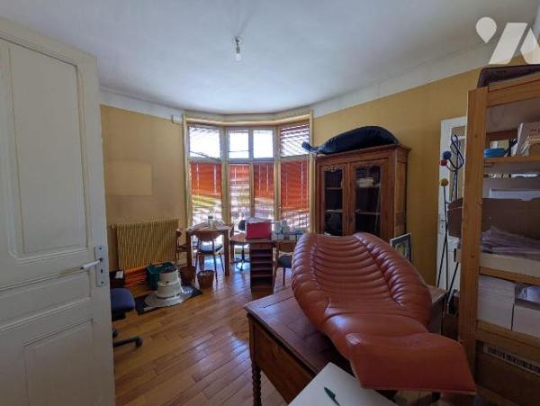 Quimperlé centre, proche de toutes commodités, appartement de charme actuellement agencé en cab...