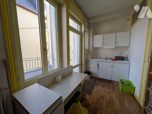 Quimperlé centre, proche de toutes commodités, appartement de charme actuellement agencé en cab...